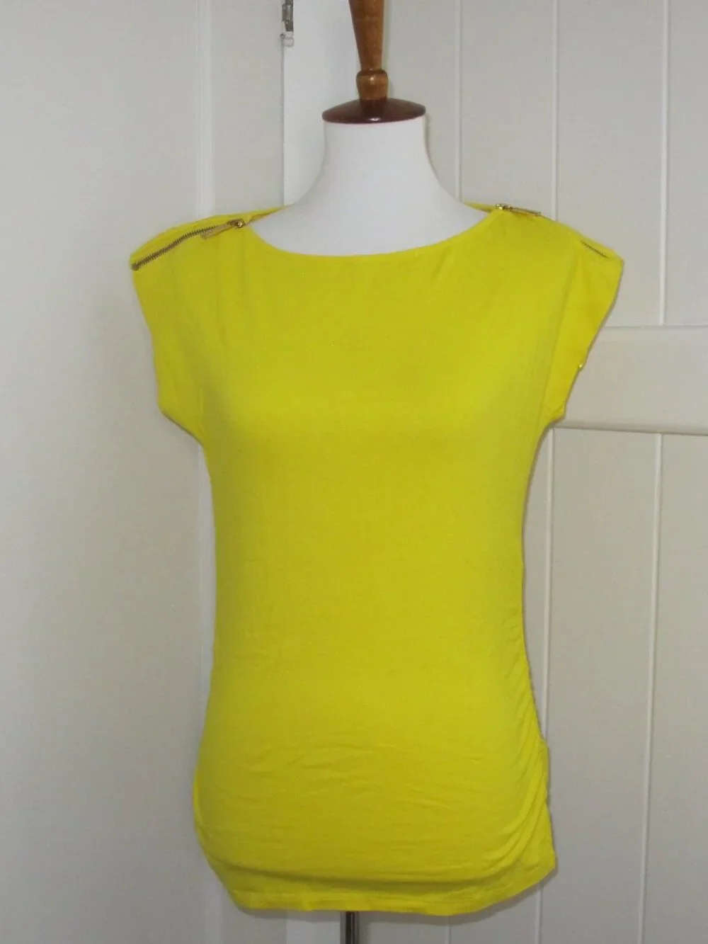 Michael Kors | Form Fitted Cinched Gold Zipper Shoulder Yellow Tunic